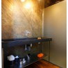 Salle de bains avec application murale de Flexi Pierre Vert Europa, finition huilée